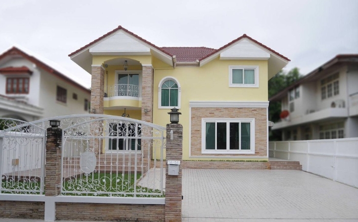 ให้เช่า บ้านเดี่ยว  ธารารมณ์ รามคำแหง 150 ถนนราษฎร์พัฒนา เพิ่งรีโนเวทใหม่