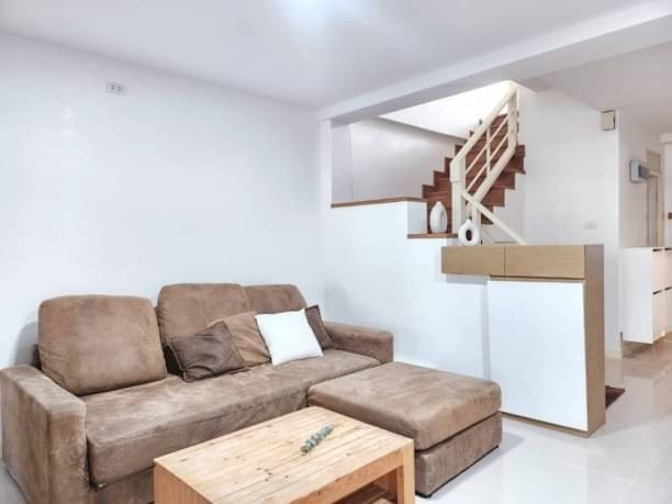 ให้เช่า/ขาย 25 ตรว. ทาวน์โฮม 2 ชั้น อรสิริน 4 แม่โจ้ รีโนเวทใหม่ เฟอร์นิเจอร์ครบ หิ้วกระเป๋าพร้อมเข้าอยู่ได้เลย