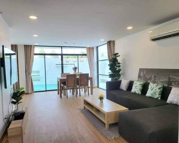 ให้เช่า 55,000 บาท/เดือน 50 ตรว. 4 นอน 4 น้ำ พูลวิลล่า 2 ชั้น สไตล์โมเดิร์น อ.เมือง ให้เฟอร์ทั้งหมด พร้อมเข้าอยู่​ เดินทางสะดวกมาก