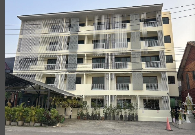 ขายโรงแรม5ชั้น ซอยข้าง รพ ลานนา ไปลิเทคนิค เนื้อที่ 156 ตรว 52 ห้อง พร้อมใบอนุญาต