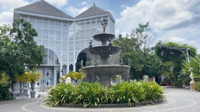 ขายบ้านเดี่ยวริมน้ำเจ้าพระยา ย่านสามโคก ปทุมธานี เนื้อที่ 2 ไร่ 75 ตรว.10 ห้องนอน 10 ห้องน้ำ ไม่ไกลจากกรุงเทพเข้าเมืองออกนอกเมืองได้ง่าย