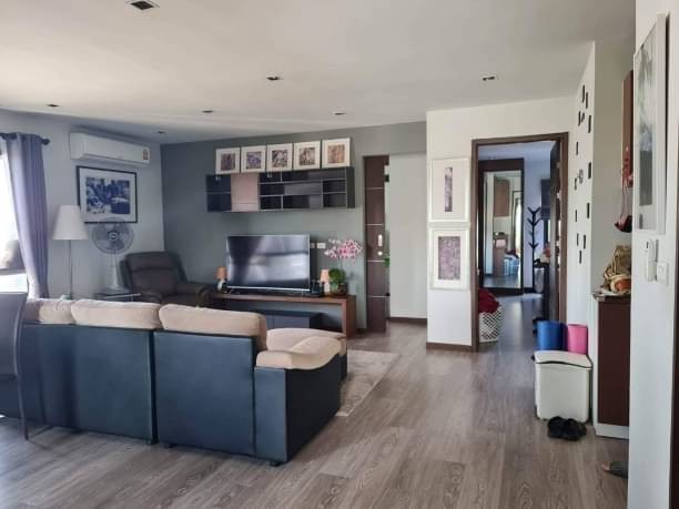 ขาย 6.5 ล้าน เดอะเนค 1 คอนโด 102 ตรม. รวมโชค ตกแต่งสไตล์โมเดิร์น ทำเลดี ใจกลางย่านธุรกิจ เครือออนสิริน ใกล้รวมโชค เซ็นทรัลเฟสติวัล