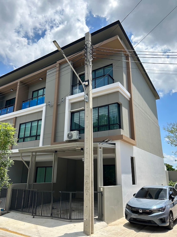 BH2918 ให้เช่า Townhome 3 ชั้น (ใหม่)โครงการ premium place พหลโยธิน-รามอินทรา ใกล้ตลาดยิ่งเจริญ สะพานใหม่