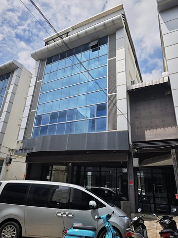 ขายอาคารพาณิชย์ โครงการ ซอยลาดกระบัง 30-5 ขนาด 2คูหาครึ่ง จำนวน 4ชั้น ที่ดิน 35 ตรว. พื้นที่ใช้สอย 460 ตรม จอดรถด้านหน้าอาคารได้3 คัน