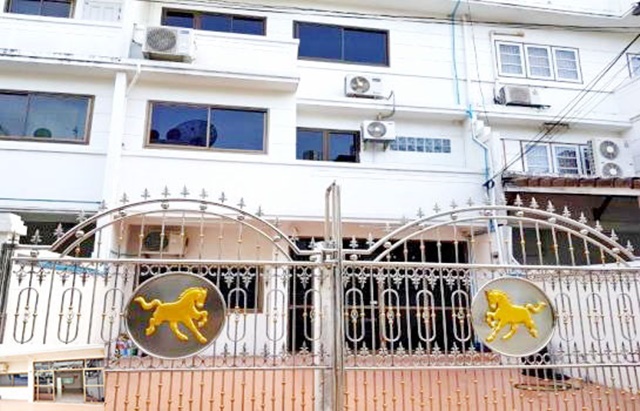 BRT นราราม 3 นนทรี ให้เช่าทาวน์เฮาส์ 3 ชั้น นานาชาติสาทรใหม่ 1 กม. พระราม3 34ตรว. 355ตรม.  4นอน 3น้ำ 3จอดรถ 4แอร์ เซ็นทรัล พระราม3 