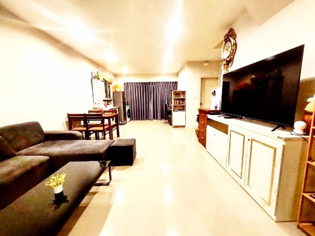  หน้าหมู่บ้านมี 7-11 3นอน 2น้ำ 2จอดรถ 3แอร์ สุเหร่าคลองหนึ่ง หทัยราษฎร์ 25-31 ขาย-เช่าทาวน์เฮาส์ 2 ชั้น  18ตรว. 113ตรม.