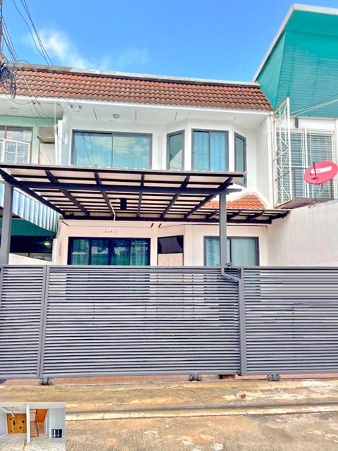 ให้เช่าทาวน์เฮาส์ 2 ชั้น อโศก รัชดาภิเษก1-9 MRT พระราม 9  รีโนเวทใหม่ 18ตรว. 120ตรม  ทำเลดีมาก 3นอน 2น้ำ 1จอดรถ 3แอร์ สถานทูตจีน