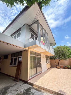 ให้เช่้าบ้านเดี่ยวซอยปรีดีพนมยงค์มี3นอน3น้ำแอร์4เครื่องเฟอร์บางส่วนจอดรถ2คันเช่า32,000บาทใกล้ BTSพระโขนง