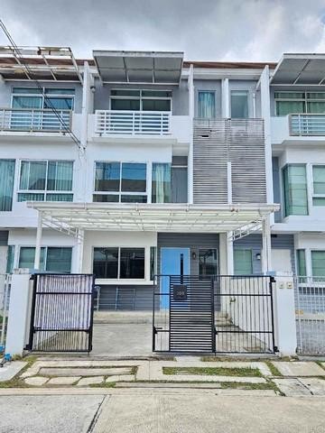 PB4305 ให้เช่าทาวน์โฮม 3 ชั้น โครงการ บ้านใหม่ พระราม 9 – ศรีนครินทร์ ถนนกรุงเทพกรีฑา ซอย 7 รามคำแหง 60 บ้านตกแต่งแล้วพร้อมเข้าอยู่  