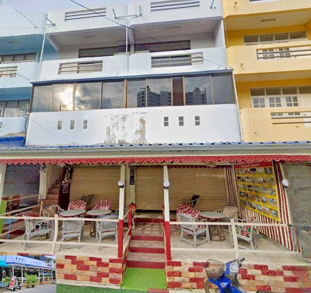  มีดาดฟ้า 2 ห้องติดกัน หาดชะอำ 1 กม. ขาย-เช่าอาคารพาณิชย์ 3 ชั้น ชะอำ ใกล้ทะเล 40ตรว. 295ตรม.  เฟอร์ครบ ทำเลดีมาก 3นอน 3น้ำ 1จอดรถ 