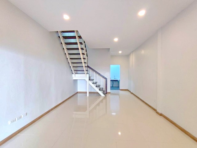 ขาย-เช่าทาวน์เฮาส์ 2 ชั้น ลาดปลาเค้า รามอินทราMRT ลาดปลาเค้า ประเสริฐมนูกิจ 13-27  19ตรว. 128ตรม. สะดวก 2นอน 2น้ำ 1จอดรถ