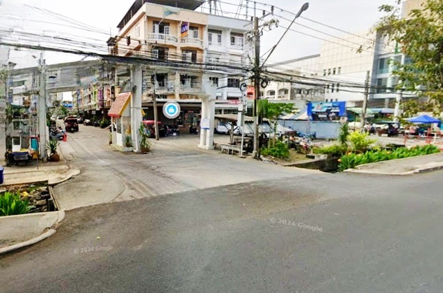 ตลาดน้ำขวัญ-เรียม รามคำแหง146-166  ให้เช่าอาคารพาณิชย์ 3 ชั้น เสรีไทย ร่มเกล้า 18ตรว. 215ตรม. 3นอน 2น้ำ 1จอดรถ เดอะ พาซิโอ ทาวน์ รามคำแหง