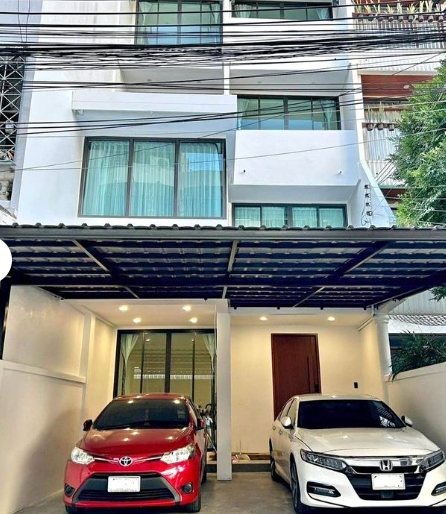  ให้เช่าทาวน์โฮม4ชั้น ซอยสาทร21 ใกล้ BTS สะพานตากสิน