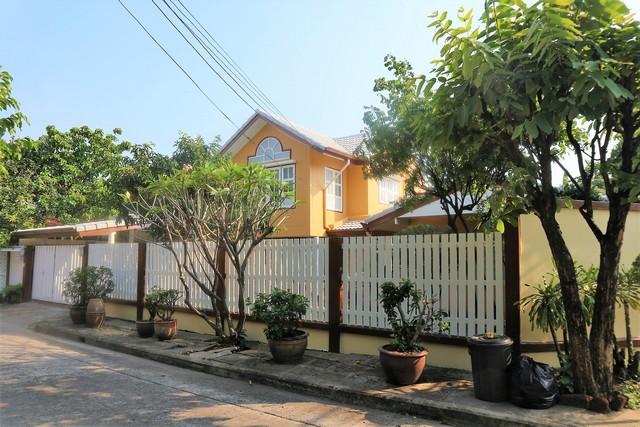 EPL-HR3419 ให้เช่าบ้านเดี่ยว มีเฟอร์ครบ หมู่บ้านซอยรามคำแหง 112  เนื้อที่ 78 ตรว.ชั้นบน 4 ห้องนอน 4 ห้องน้ำ จอดรถได้หลายคัน