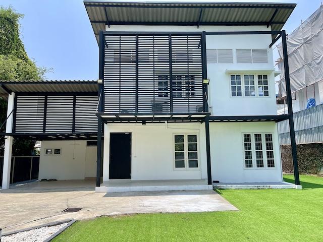 ให้เช่าบ้านเดี่ยว 2 ชั้น ทำเลเลียบด่วน เอกมัย-รามอินทรา ซอยรามอินทรา 42 เนื้อที่ 150 ตรว.พื้นที่ใช้สอย 400 ตร.ม.4 ห้องนอน 4 ห้องน้ำ 