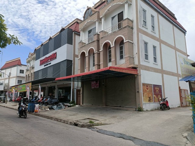 ขายอาคารอาคารพาณิชย์ 3 ชั้น 2  คูหา ตีทะลุกัน ต.เชิงเนิน อ.เมือง จ.ระยอง 