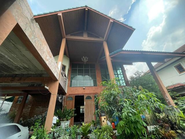 ขายบ้านเดี่ยว 2 ชั้น หมู่บ้านนพรัตน์วิลล์ ซอยนวมินทร์ 125 ตรงข้ามตลาดปัฐวิกรณ์