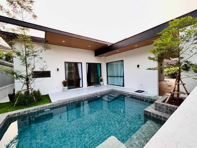 พูลวิลล่าชั้นเดียว สไตล์โมเดิร์น แปลงมุม ใกล้รวมโชค 