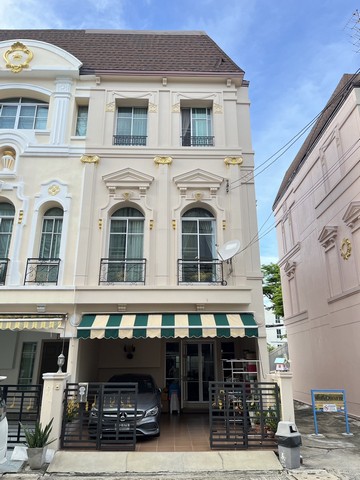 ขายทาวน์โฮม 3 ชั้น หมู่บ้าน กลางกรุง แกรนด์เวียนนา พระราม 3 หลังมุม ขายบ้านแถมเฟอ์ บิ้วอินทั้งหลัง  หลังบ้านไม่ติดกับใคร