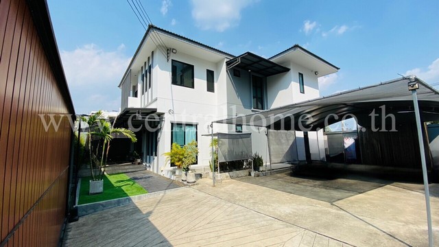 ที่ดิน 137 ตารางวา พร้อมสิ่งปลูกสร้าง ซอย ชัยพฤกษ์ สุขุมวิท 65 (เอกมัย) ทำเลดี ตั้งอยู่บนทางหลักสามารถ เข้า-ออก ได้หลายทาง