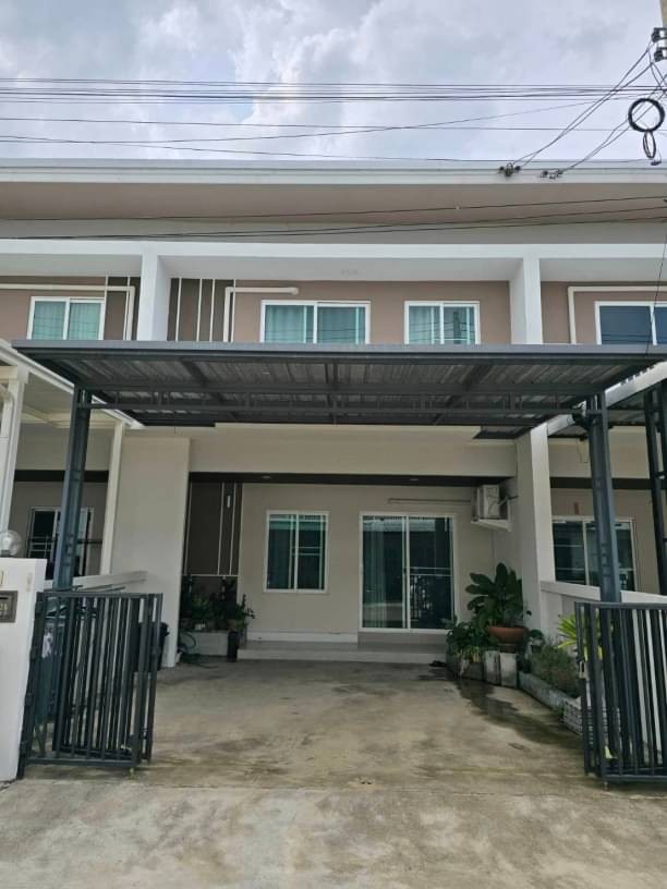 ขายเพียง 2.19 ล้าน 22.40 ตรว. ทาวน์โฮม 2 ชั้น กาญจน์กนก ทาวน์ 4 สันทราย พร้อมเข้าอยู่ ทำเลดี เข้าเมืองเพียง 15 นาที