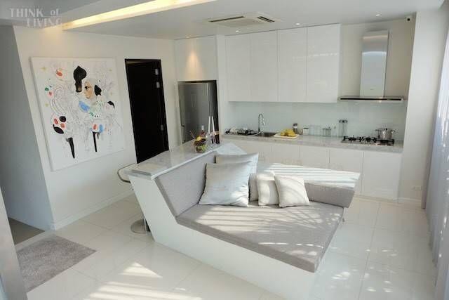 PB4340 ให้เช่าทาวน์โฮม ตกแต่งสวยพร้อมเข้าอยู่ ซอยเอกมัย 22 ตกแต่งด้วยเฟอร์นิเจอร์นำเข้าจากอิตาลี