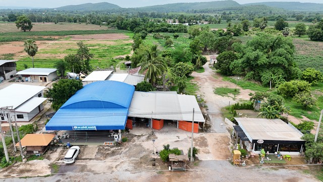 ขายที่ดินพร้อมสิ่งปลูกสร้าง ร้านวัสดุก่อสร้างและร้านกาแฟ ติดทางหลวง 1296 บ้านน้อย ต.หินลาด อ.วัดโบสถ์ จ.พิษณุโลก