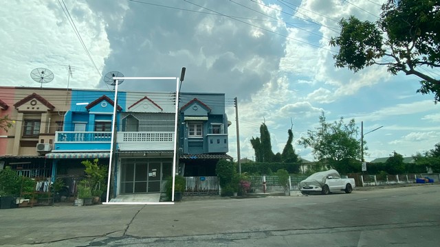 ให้เช่า ทาวเฮ้าส์ 16ตรว 2ชั้น รีโนเวทใหม่ ฟ้ารังสิต คลอง4 ติดถนนเมน เลี้ยงแมวได้ 