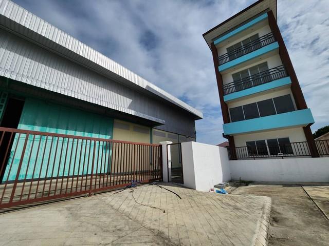 ให้เช่า โกดังพื้นที่ 4 ไร่ ติดถ.บางบัวทอง-สุพรรณบุรี  พื้นที่ใช้สอย 4,200 ตร.ม.ไฟฟ้า 3 เฟส รถเทเลอร์ รถสิบล้อ รับน้ำหนัก 20 ตันต่อ-ตารางเมตร