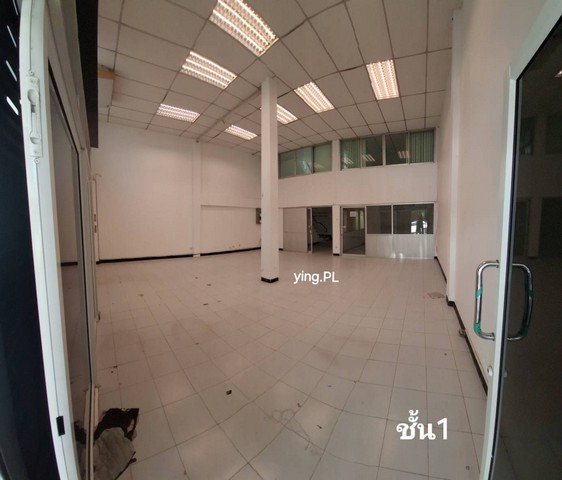 พร้อมอยู่ อาคารพาณิชย์ให้เช่า 2 คูหา ต้นถนนพัฒนาการ คลองตัน เหมาะทำออฟฟิศ มีที่จอดรถ