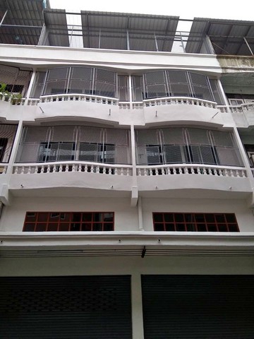 ให้เช่าอาคารพาณิชย์  ใกล้รถไฟฟ้าสายสีเหลือง สถานีศรีนุช อาคารปรับปรุงใหม่ 4 ชั้น2คูหา ย่านอ่อนนุช ซอย28