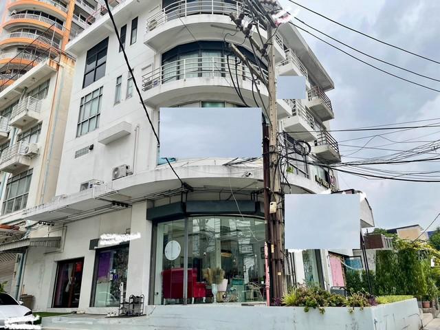 ให้เช่าอาคา2คูหา  ห้องมุมติดถนนอ่อนนุช 41 พท.ใช้สอย 450 ตารางเมตร 6 ห้องน้ำ จอดรถด้านข้าง3คัน เหมาะทำออฟฟิศ คลีนิค โชว์รูม พักอาศัย