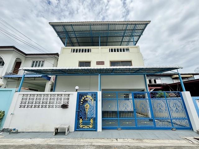  ให้เช่าบ้านเดี่ยว 2 ชั้น ถนนเฉลิมพระเกียรติร.9 ซอย 28 ซอยหน้าสวนหลวง ร.9 