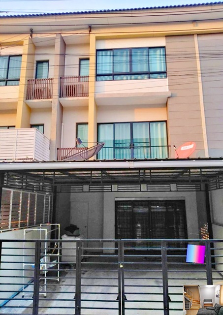 เฉลิมพระเกียรติ61-75 ตลาดราชพฤกษ์ ให้เช่าทาวน์โฮมเฟอร์ครบ  3 ชั้น 21ตรว. 165ตรม. ลาดกระบัง อ่อนนุช 3นอน 3น้ำ 2จอดรถ 4แอร์ 