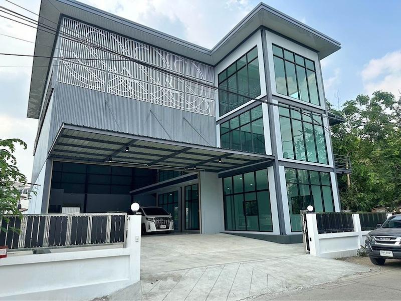 ขาย Officeสำนักงาน มี 3ชั้น สำนักงานกึ่งโกดัง ซอยลาดพร้าว 71 ที่ดิน 131 ตารางวา ใกล้central Eastville รถไฟฟ้าสถานีลาดพร้าว 71 