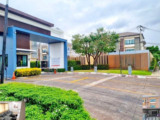 ให้เช่าทาวน์โฮม 3 ชั้น เฉลิมพระเกียรติ61-73  22ตรว.ตลาดราชพฤกษ์ 160ตรม. ทำเลบ้านชานเมือง สะดวกสบาย 3นอน 3น้ำ 2จอดรถ 4แอร์ อยู่อาศัย 