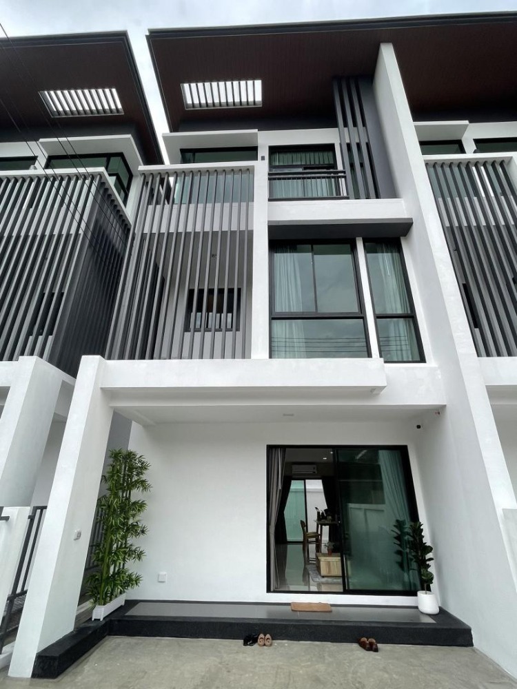 ให้เช่าทาวน์โฮม3ชั้นย่านลาดพร้าวโชคชัย4ตกแต่งครบพร้อมอยู่ใกล้MRTโชคชัย4