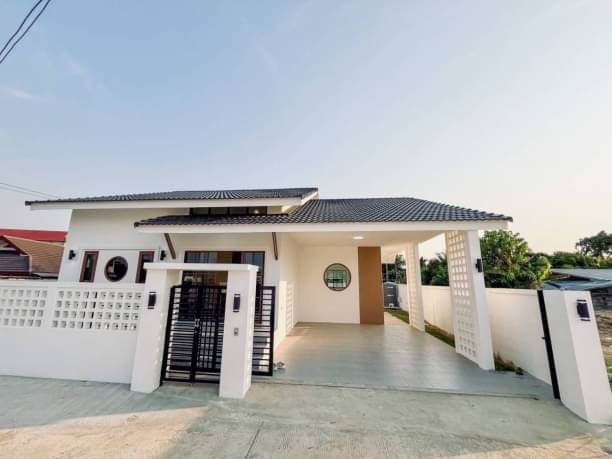 ราคาเริ่มต้นที่ 2.1 ล้าน เริ่มที่ 50 ตรว. หางดง บ้านสร้างใหม่ ชั้นเดียว สไตล์มูจิ เรียบง่าย น่าอยู่ เหมาะกับทุกเพศทุกวัย ใกล้กาดฝรั่ง 1 นาที