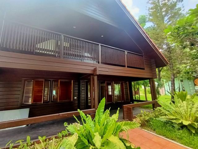 ให้เช่าบ้านเดี่ยว2ชั้น ถนนพัฒนาการ  ขนาด220ตรม. ที่จอดรถ8คัน  5ห้องทำงาน ทำเลดี ใกล้MRTพัฒนาการ และทางด่วนพระราม9