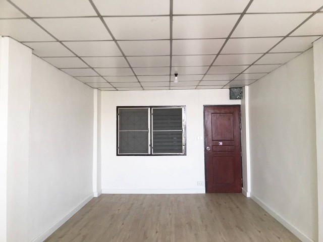 ขายด่วนจ้า คอนโด ห้องชุด กรุงเทพ ใกล้รถไฟฟ้า BTS สะพานใหม่  900 กว่าเมตร 