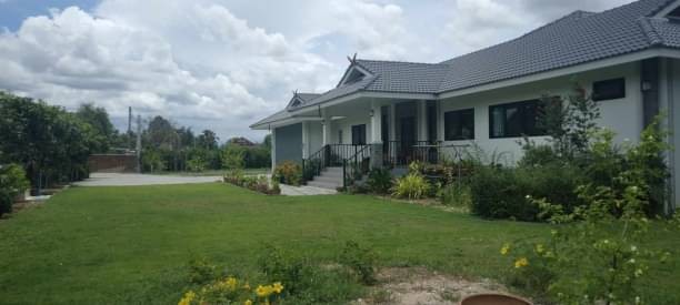 สุดคุ้ม ขาย 20.5 ล. 2-2-76 ตรว. บ้านชั้นเดียว ดอยสะเก็ด บ้าน 2 หลัง สระว่ายน้ำส่วนตัว เนื้อที่กว้าง มีบ่อปลา และสวนผลไม้ เฟอร์นิเจอร์บางส่วน