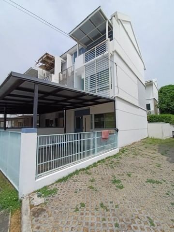 ให้เช่าทาวน์โฮม 3 ชั้น หลังมุม ย่านกรุงเทพกรีฑา7 หัวหมาก รามคำแหง,บางกะปิ เสรีไท เนื้อที่ 20 ตารางวา 150 ตร.ม.จำนวน 3 ห้องนอน 3ห้องน้ำ