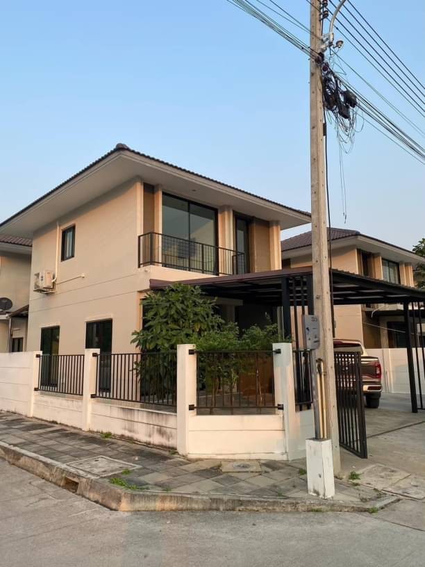 ขายพร้อมผู้เช่า 2.9 ล้าน 37.9 ตรว. ดิเออบาน่า+6 สันกำแพง บ้านเดี่ยว 2 ชั้น บ้านหัวมุม เฟอร์นิเจอร์ครบ ไปสนามบิน เพียง 25 นาที