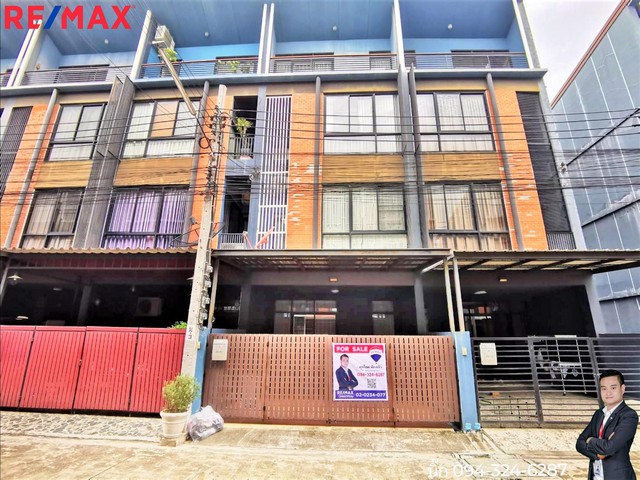 ทาวน์โฮมเมืองทอง เฮ้าส์ 35 แจ้งวัฒนะ 22 ตร.ว. ต่อเติม Built in ครบพร้อมอยู่ ติดทางด่วนแจ้งวัฒนะ ใกล้สถานีรถไฟฟ้า 