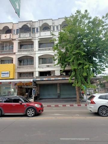 ให้เช่าอาคารพาณิชย์4.5 ชั้น2คูหา ลาดพร้าว71 หลังมุม พื้นที่รวม  360 ตรม.ใกล้ เลียบด่วนรามอินทรา-เอกมัย อาจณรงค์ ,CDC