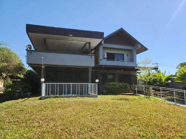 บ้านเนื้อที่กว้าง โครงสร้างแข็งแรง วัสดุก่อสร้างดี สันกำแพง 