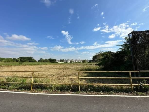 ที่ดินแบ่งขาย ตรว.ละ 10,000-13,500 บาท สันพระเนตร สันทราย ผังสีเหลือง มี 6 แปลง ตั้งแต่ 300 ตารางวา ถึง 1 ไร่ ห่างเซนทรัลเฟสติวัลเพียง 4 กม.