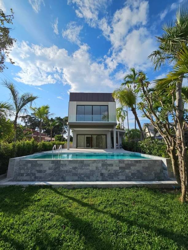 ให้เช่าบ้านหรู Pool Villa สร้างใหม่ 120,000 บาท 139 ตรว. 4 นอน 5 น้ำ แม่ริม ตกแต่งสวย สไตล์โมเดิร์น ห่างจากถนนใหญเพียง 30 เมตร