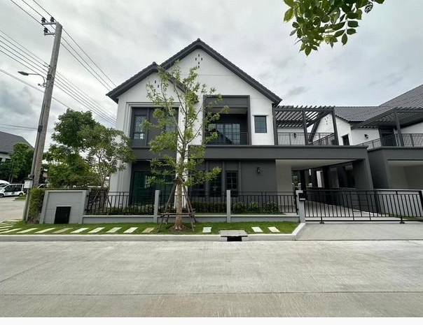  ให้เช่าและขายบ้านเดี่ยว 2 ชั้น เซนโทรบางนา แปลงมุม ใกล้เมกะบางนา เนื้อที่ 66.5 ตารางวา