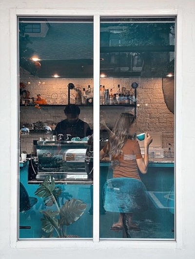 เซ้งร้านกาแฟ ลาดพร้าว 15 โครงการ The Banyan Tree  ห่างถนนใหญ่เพียง 20 เมตร ห่างMRTเพียง 200 เมตร  เปิดมาประมาณ 4 ปี